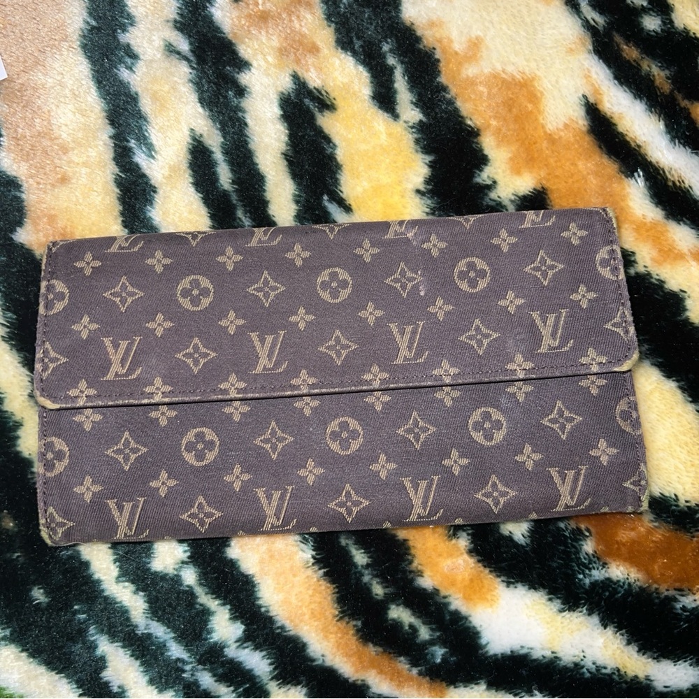 Louis Vuitton Classic Monogram Clutch